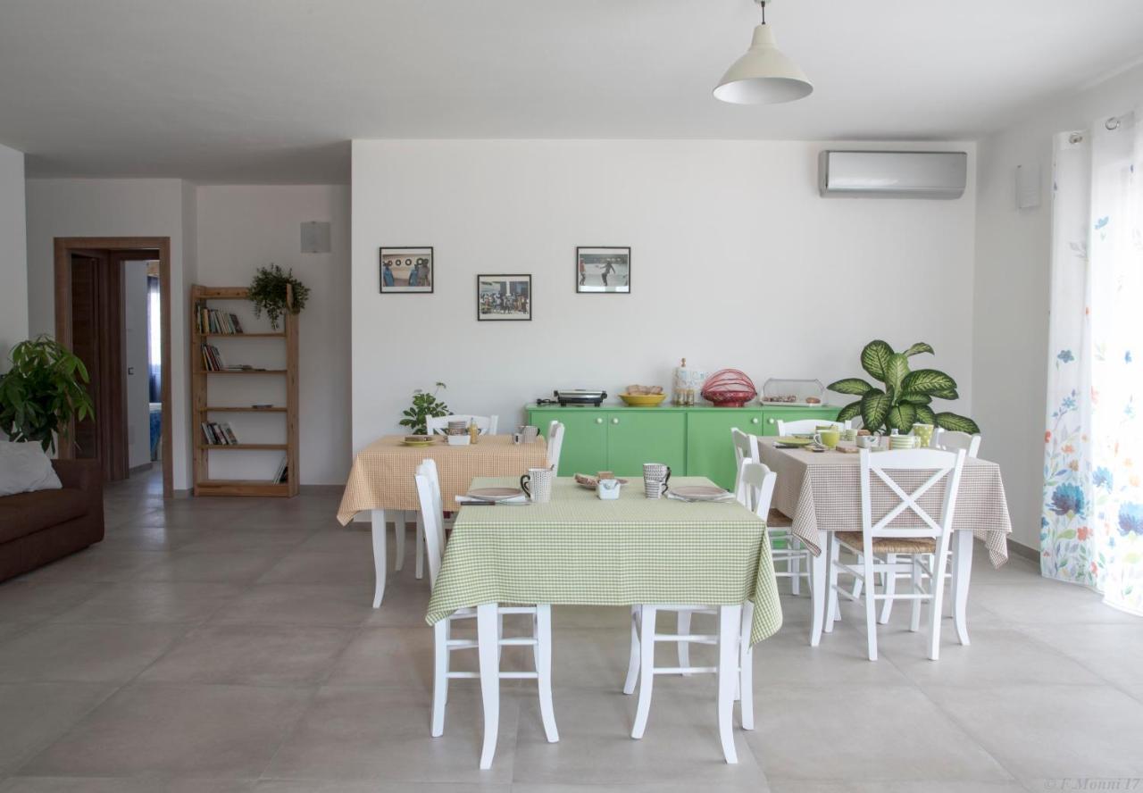 B&B Agata E Gli Altri Tortoli Bagian luar foto