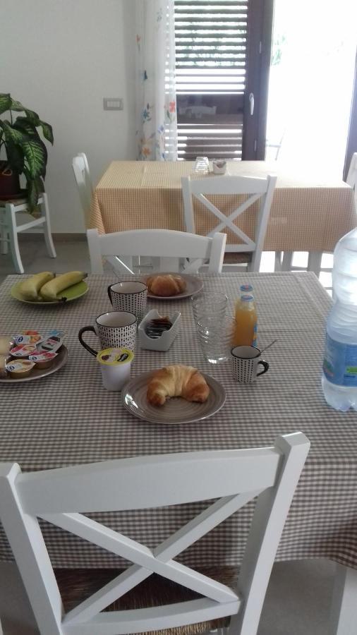 B&B Agata E Gli Altri Tortoli Bagian luar foto