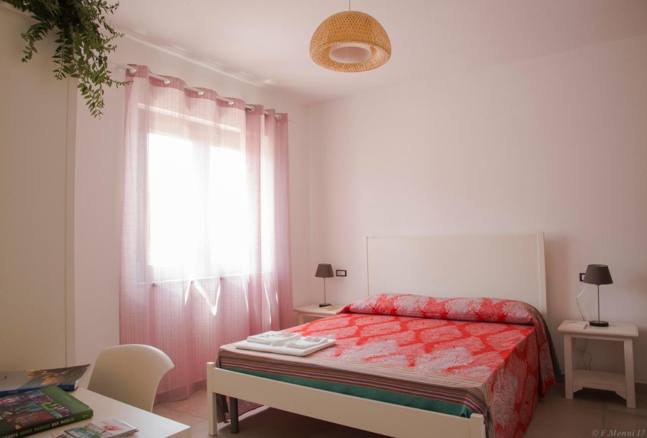 B&B Agata E Gli Altri Tortoli Bagian luar foto