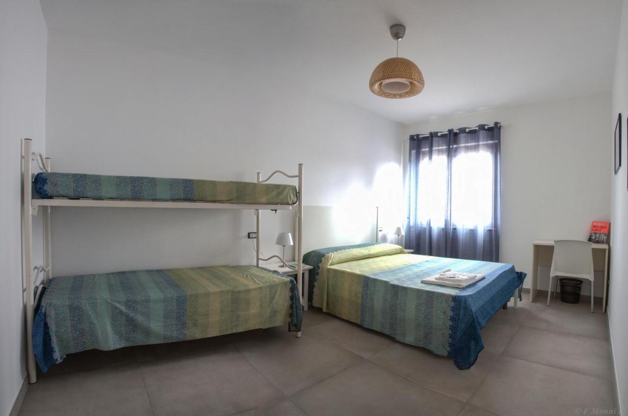 B&B Agata E Gli Altri Tortoli Bagian luar foto